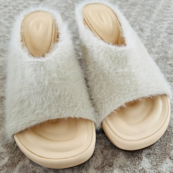JACQUEMUS FLUFFY SLIDE MULES - Picture 2 of 4